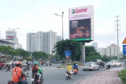 Quảng cáo màn hình LED chân cầu Sài Gòn