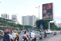 Quảng cáo màn hình LED chân cầu Sài Gòn