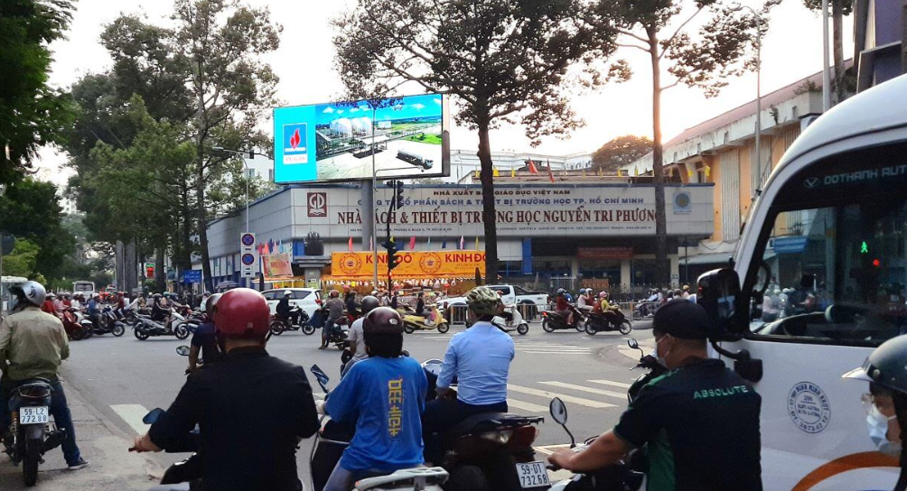 Quảng cáo màn hình LED Ngã tư Nguyễn Tri Phương - Hùng Vương